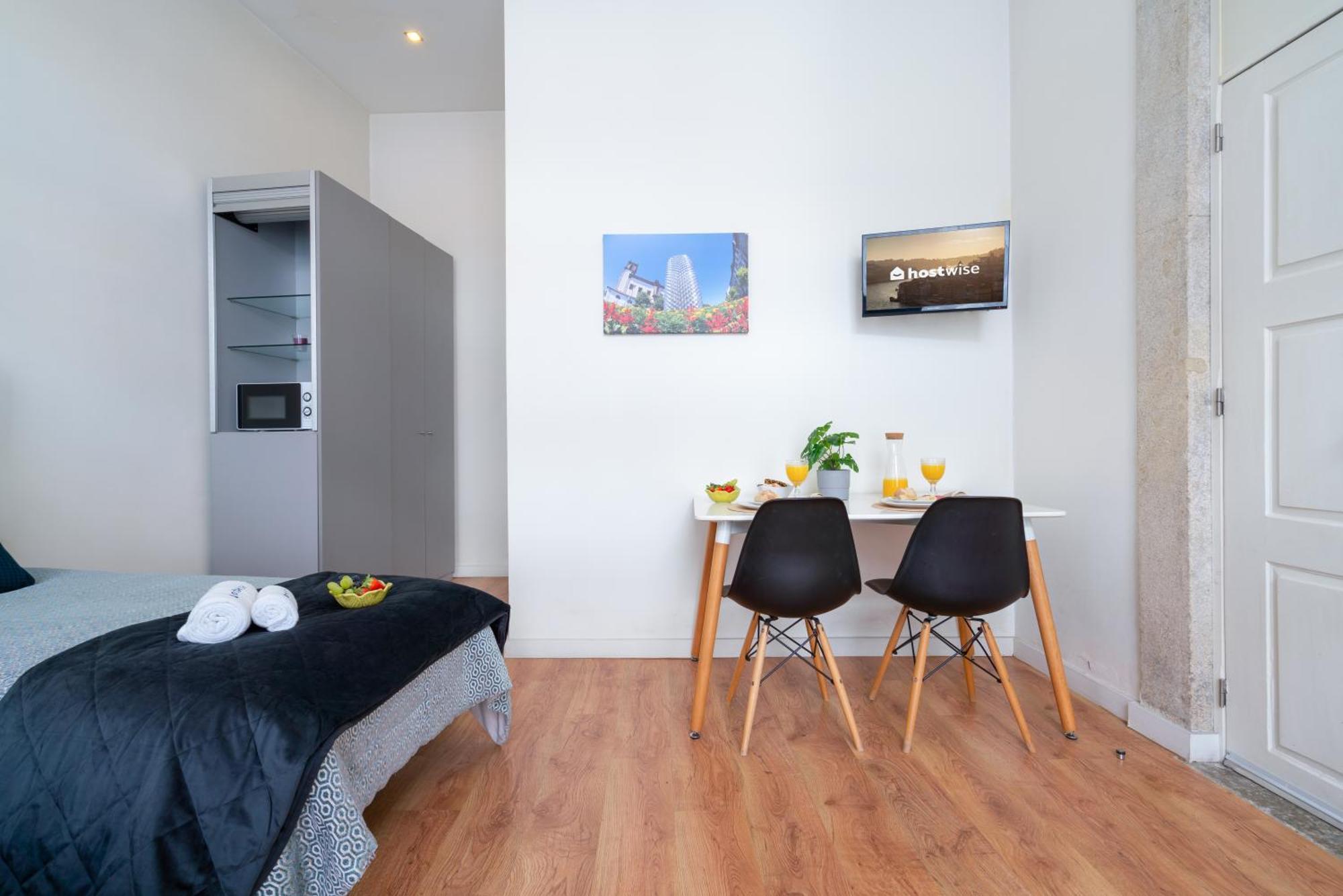 Host Wise - Sweet Bright Flats - City Center بورتو الغرفة الصورة